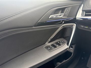 BMW iX1 xDrive30 (ab 2022) xLine Head-Up DAB LED