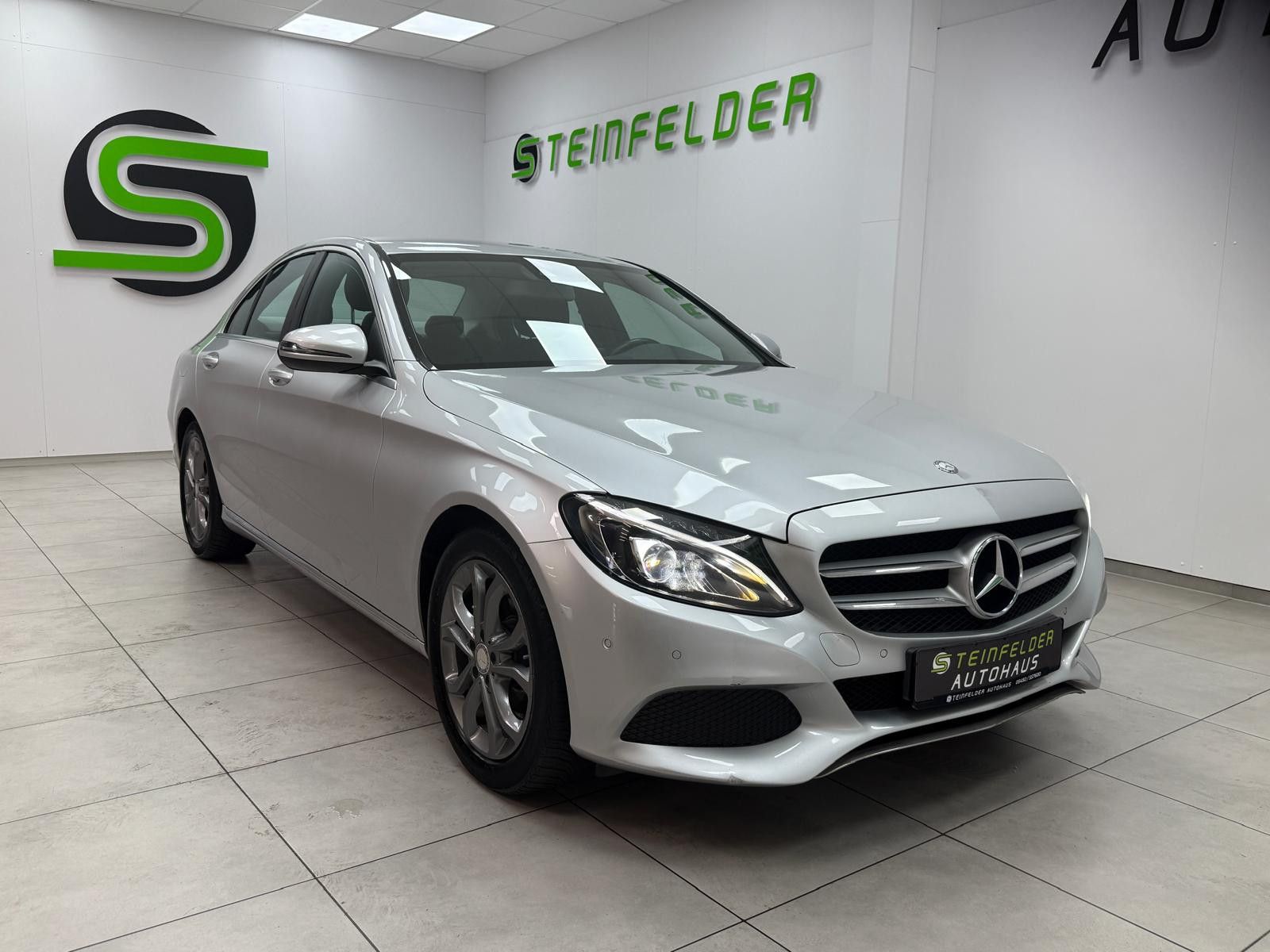 MERCEDES-BENZ C 180 / LED / T-LEDER / SHZ / AHK / TEMPOMAT