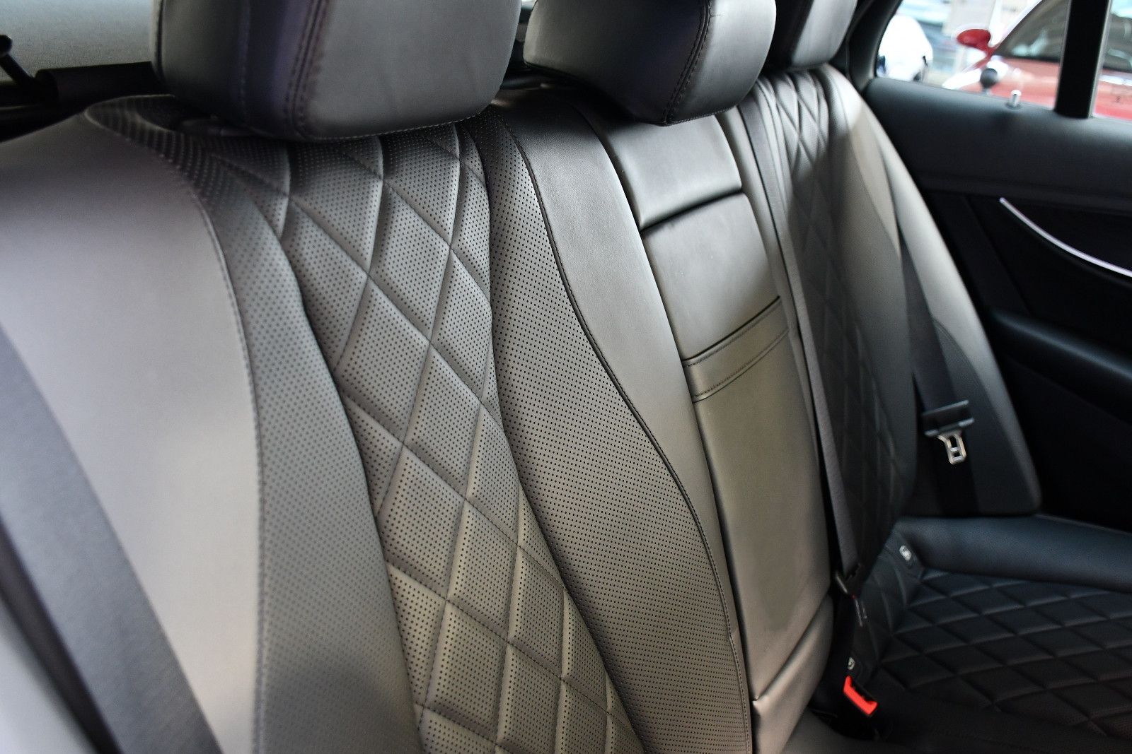 Mercedes-Benz E220d Designo AMG-Line Distronic 360° Ahk 1.Hand foto 19