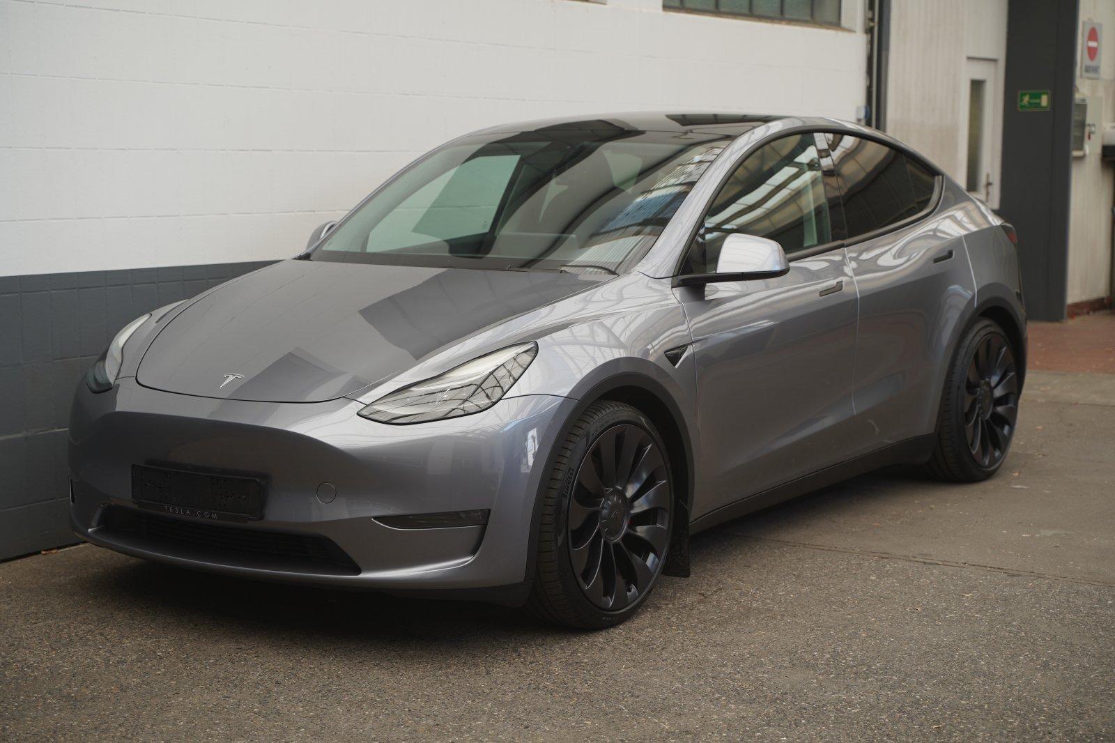 Tesla Model Y Performance *1. Hand*