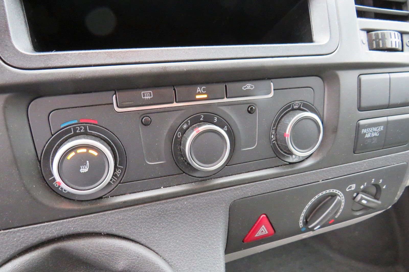 Fahrzeugabbildung Volkswagen T5 Kombi 4-Motion AHK 7 Sitz 158.000km