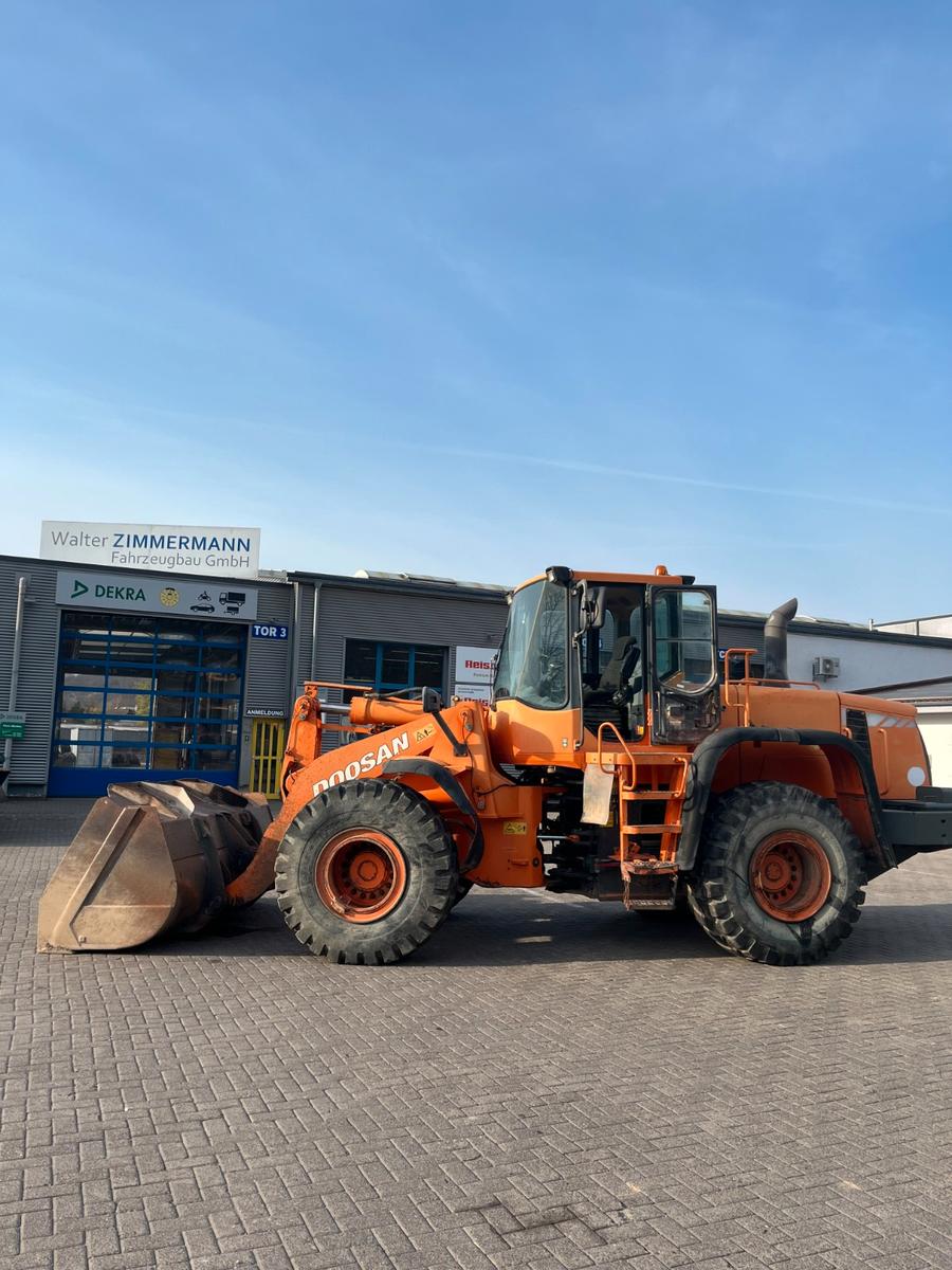 Doosan DL300