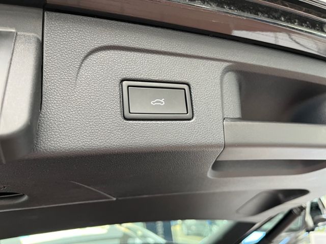 Fahrzeugabbildung Volkswagen Touran 1.5 TSI DSG GOAL LED AHK NAV 7-SITZE