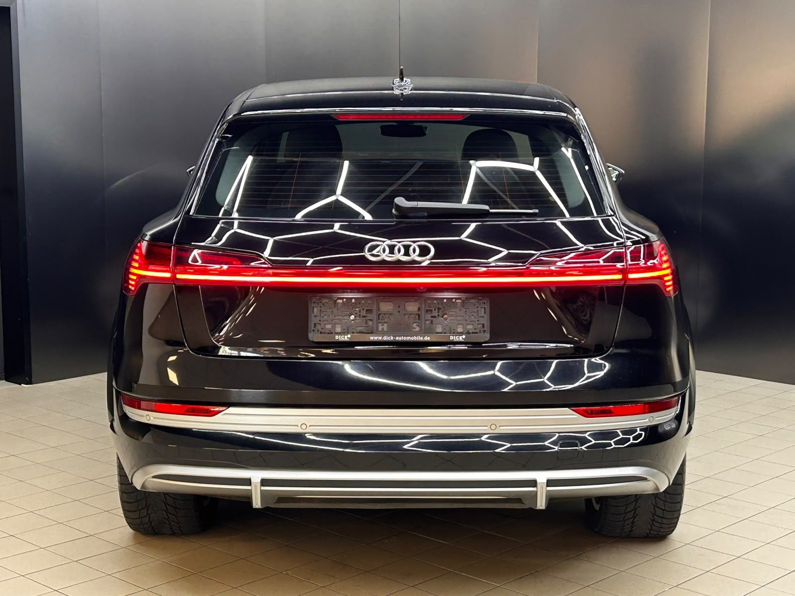 Fahrzeugabbildung Audi e-tron 55 Quat 2X S LINE SPORT LED+NAVI+B&O+KAM+