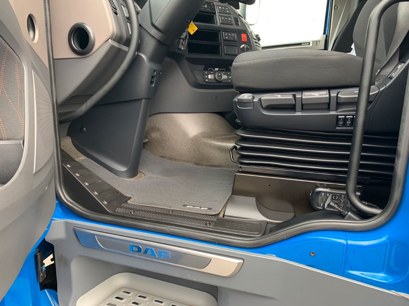 Fahrzeugabbildung DAF FT XF 480 SC LD