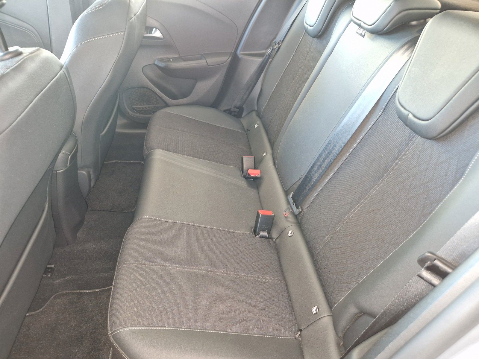 Fahrzeug 17 Fahrzeugabbildung Opel Corsa 1.2 Direct Injection Turbo 74kW Elegance