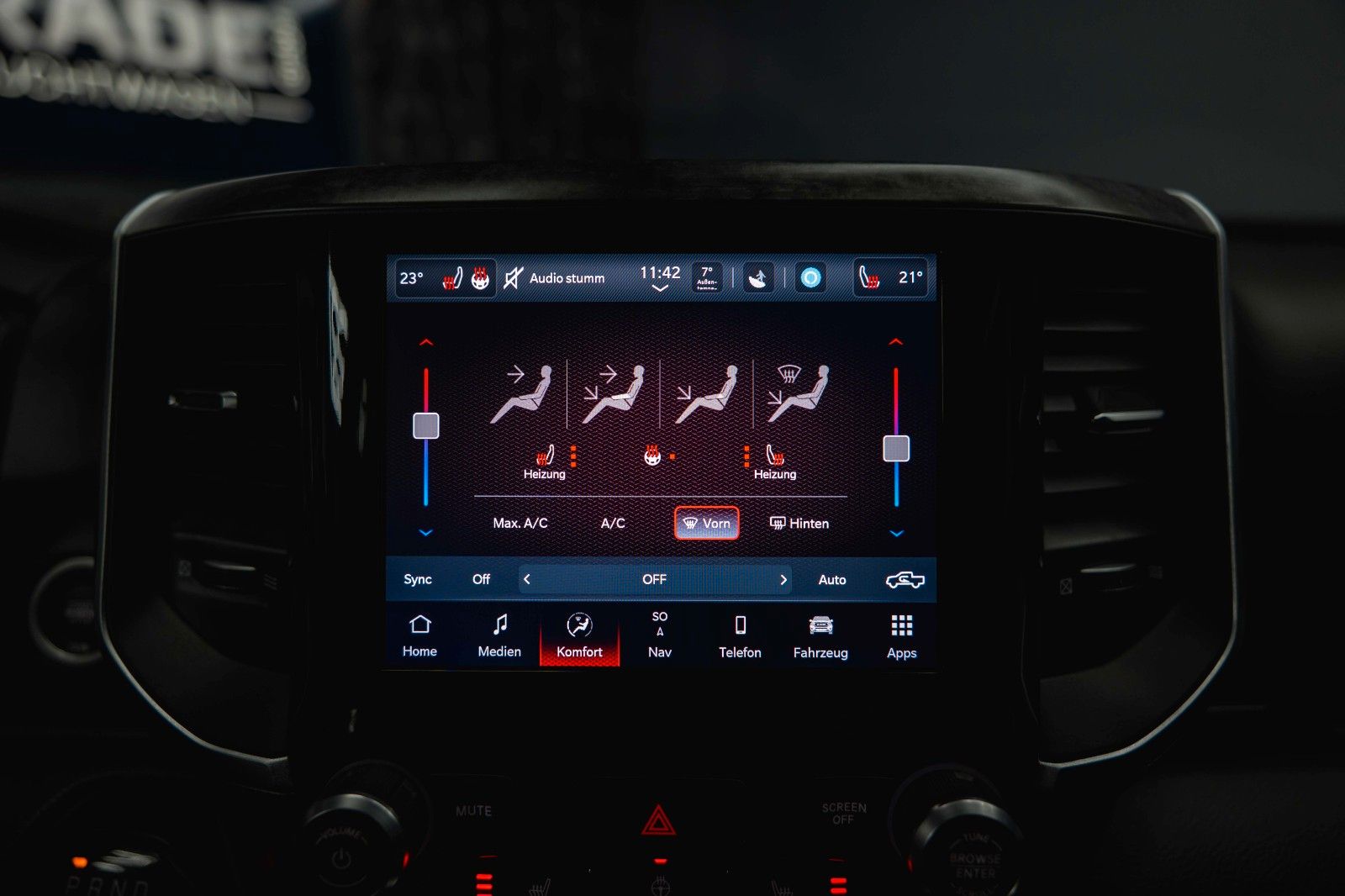 Fahrzeugabbildung Dodge RAM 5.7 V8 HEMI 4x4 OFFROAD Night-Paket *LED*19%