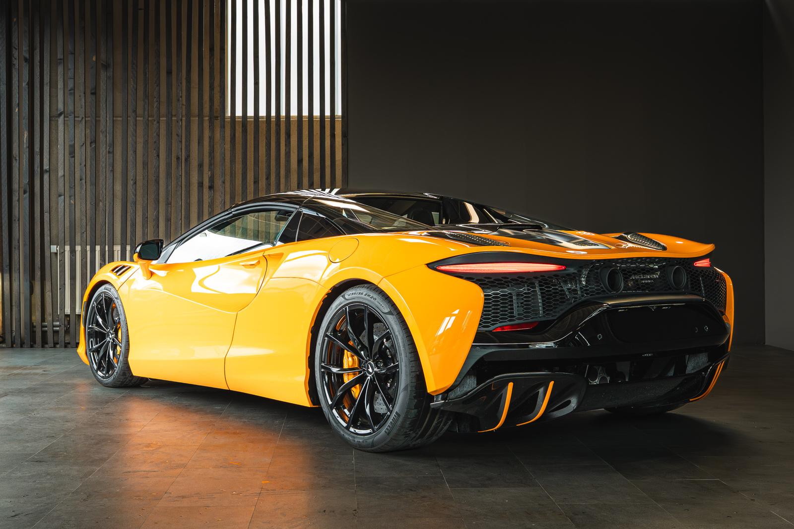McLaren Artura SPIDER + ALCANTARA + BOWERS & WILKINS
