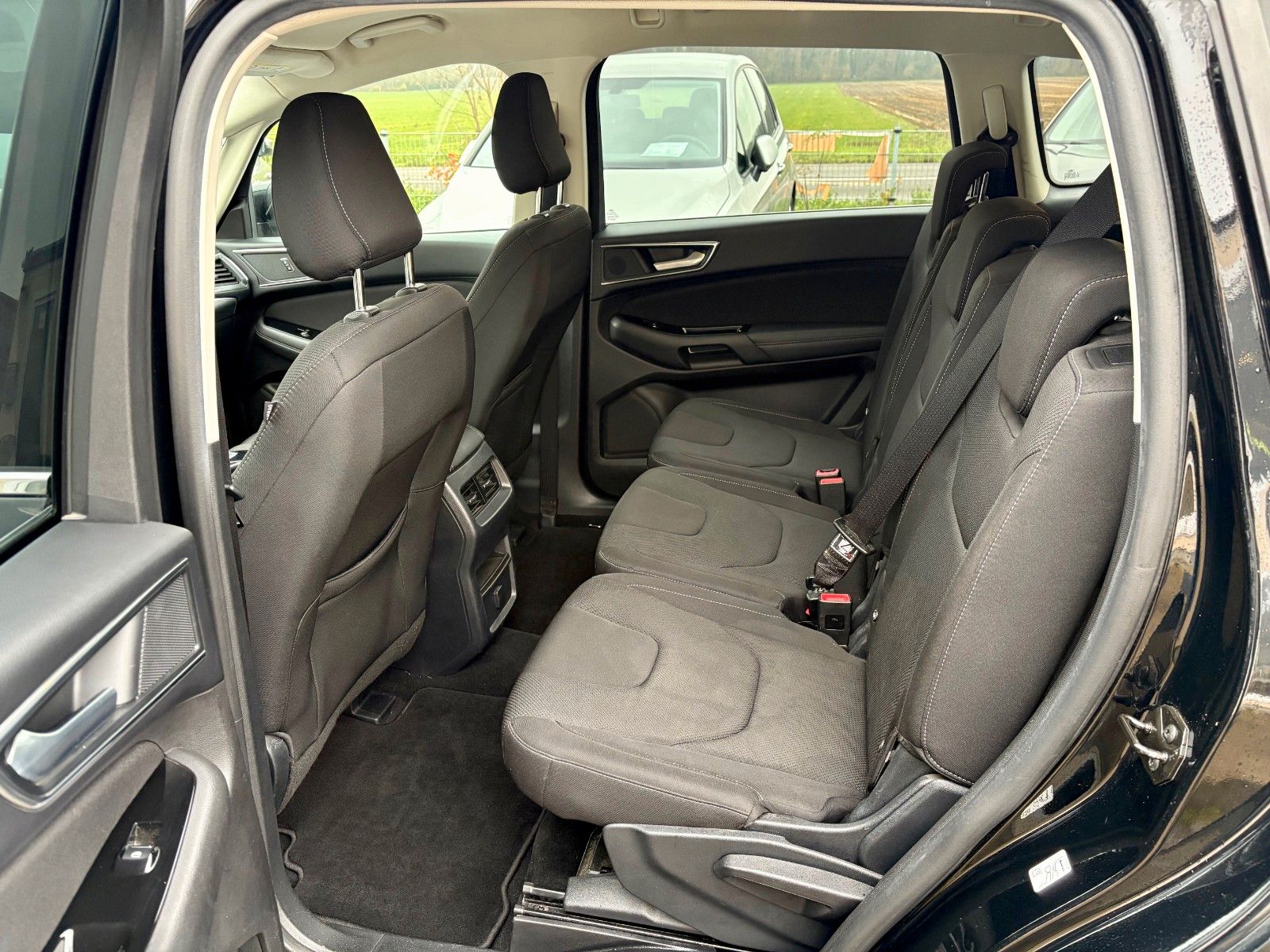 Fahrzeugabbildung Ford S-MAX 2.0 TITANIUM Aut. Navi LED 7-SITZER SPORTS