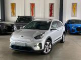 Kia eNiro Spirit/150KW/Leder/SitzKlima/Navi/3-PH/JBL - silberne Kia Niro