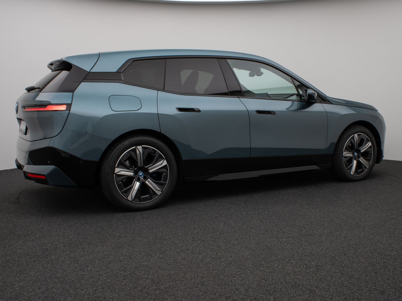 Fahrzeugabbildung BMW iX xD40 Sport Panorama 360° Laser DAB H/K 21Zoll