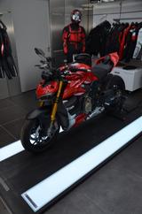 Ducati Streetfighter V 4 S Modell 2024 Einarmschwinge - DUCATI MÜNCHEN