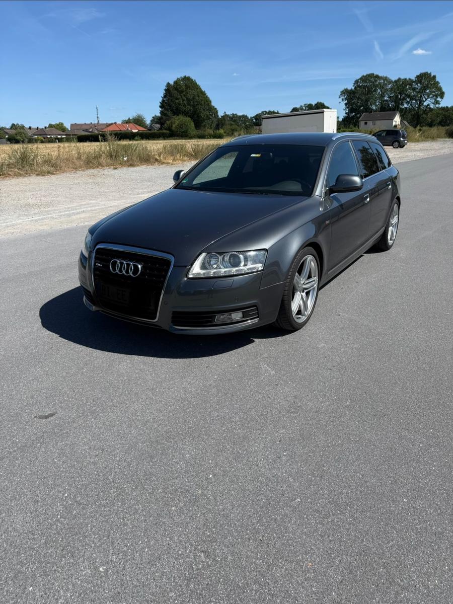 Audi Quattro 2011 — вигляд ззаду