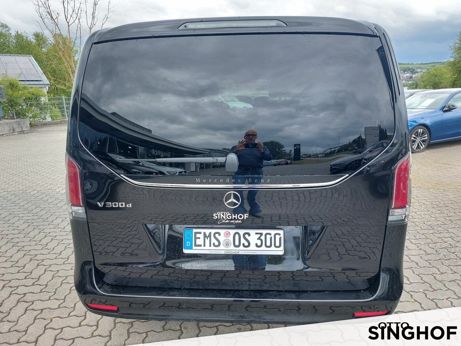 Fahrzeugabbildung Mercedes-Benz V 300 d AVANTGARDE Lang +AHK+360°+Distr+dyn.LED+