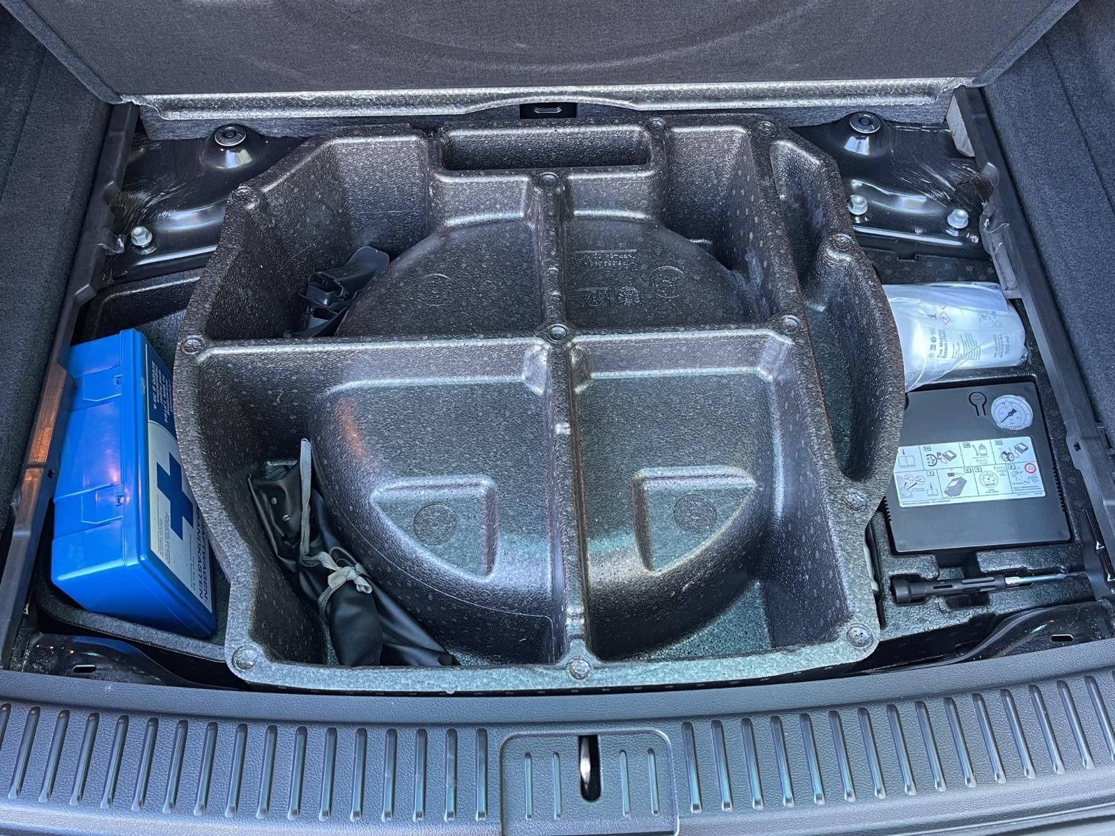 Volkswagen TOUAREG V6 TDI 4 MOTION LEDER PANORA SCHECKHEFT
