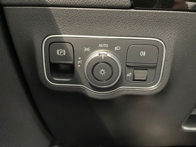 GLA 180 Progressive DCT NAVI LED