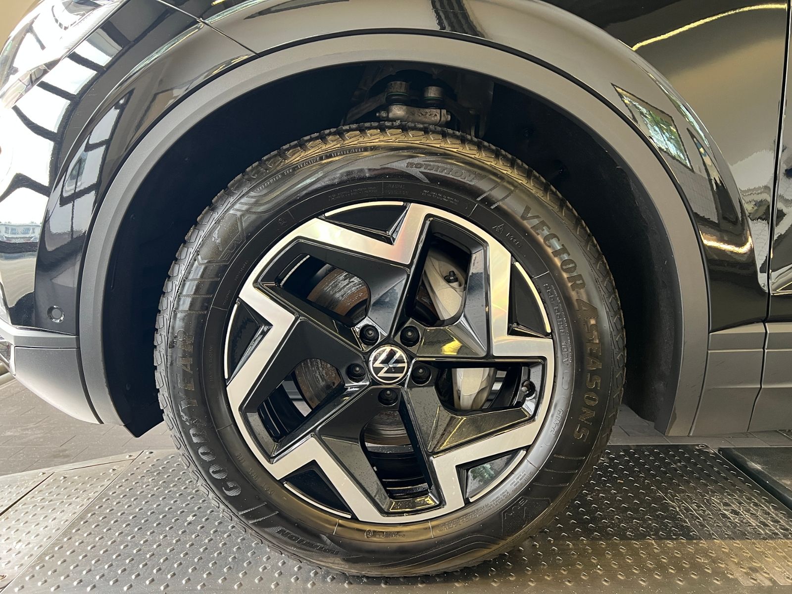 Fahrzeugabbildung Volkswagen Touareg 3.0 TDI 4MOTION *Garantie,AHK,Luftfwg.,1