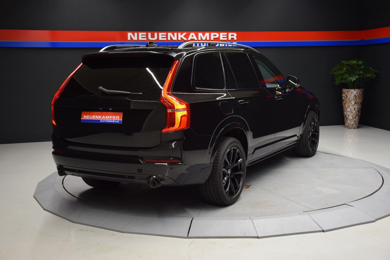Fahrzeugabbildung Volvo XC 90 Momentum AWD ACC HUD PANO VZE Vollleder