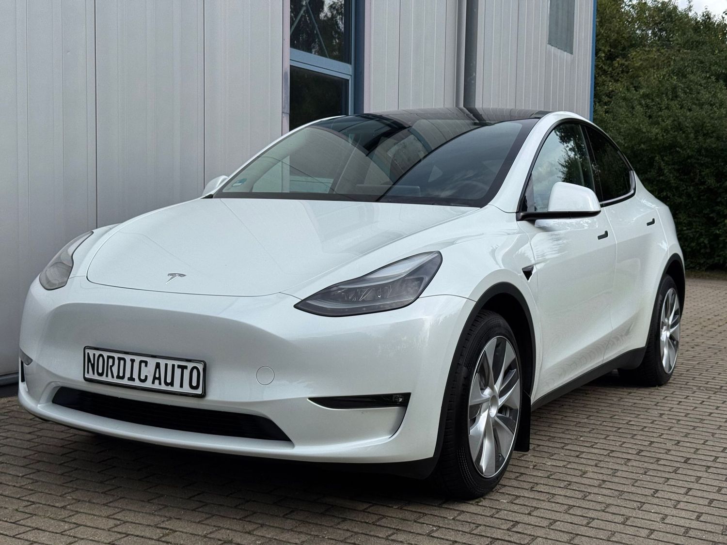 Tesla Model Y Long Range Dual AWD AHK 97% SOH