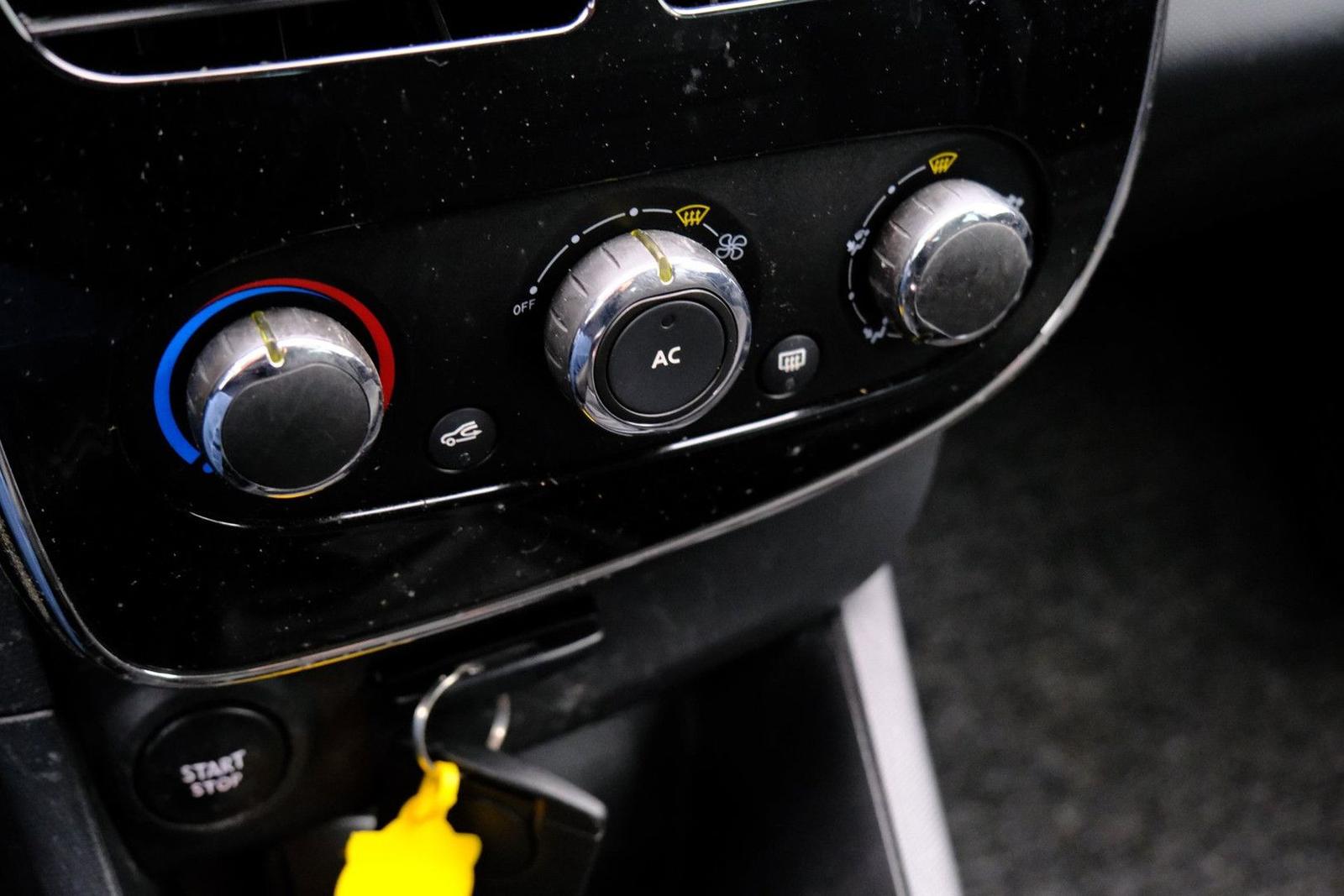 Renault Clio 2014 — photo 14