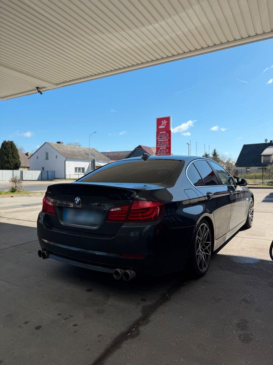 BMW 523