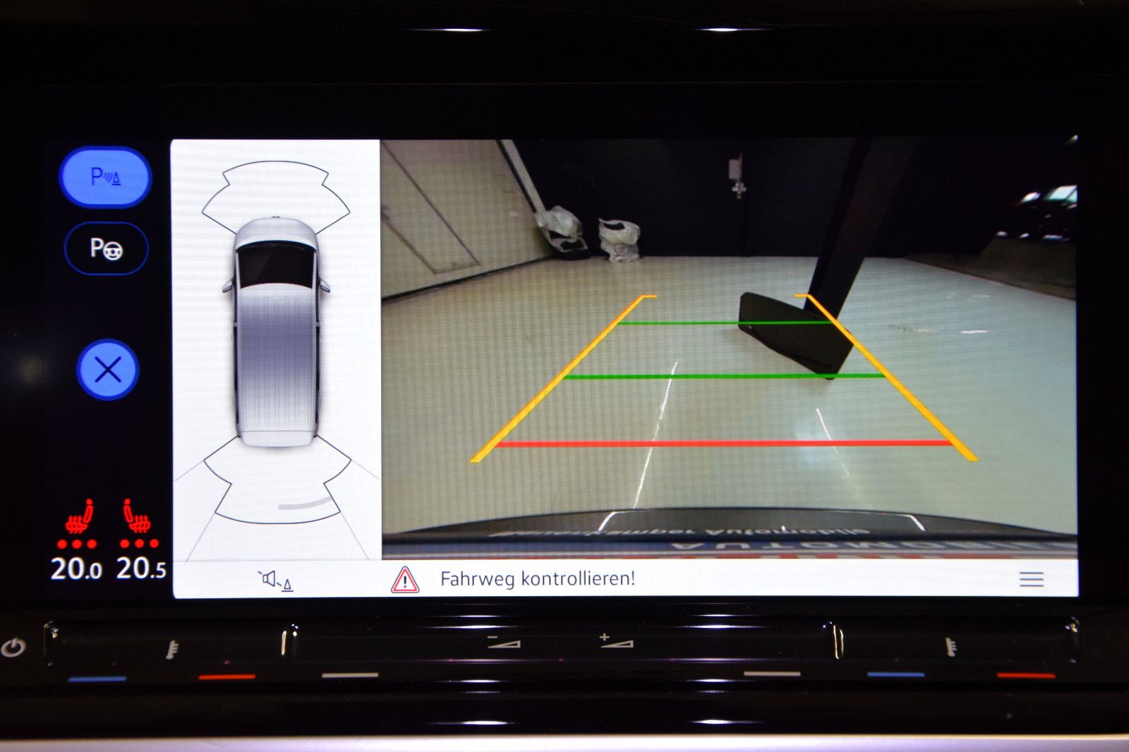 Fahrzeugabbildung Volkswagen T7 Multivan Edition lang Pano HuD AHK NP 77T€