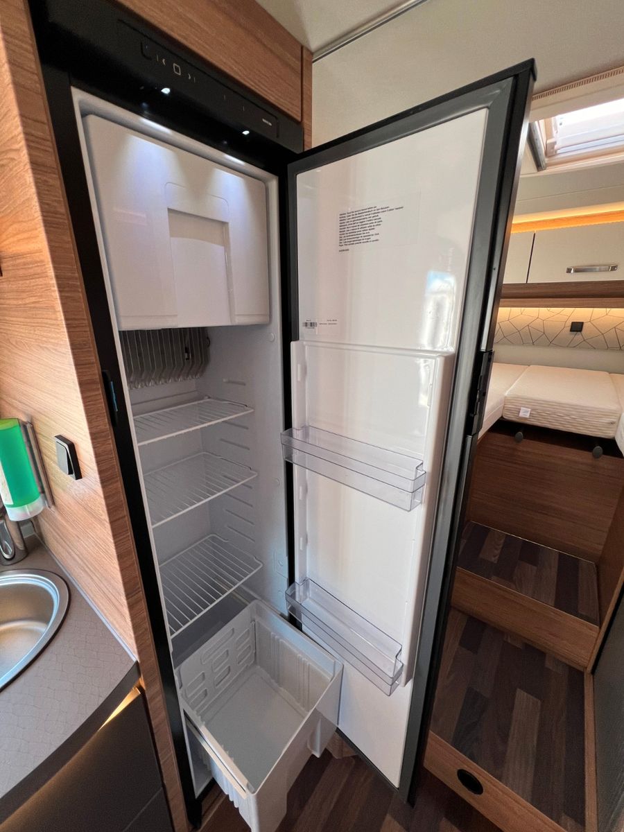 Fahrzeugabbildung Weinsberg CaraCompact Suite 640 MEG ED Pepper 2025