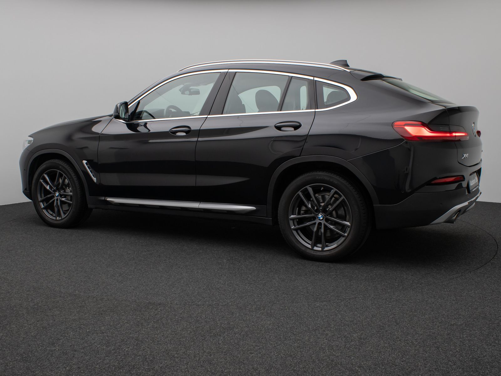 Fahrzeugabbildung BMW X4 xD30i xLine Panorama Kamera HUD DAB HiFi AHK