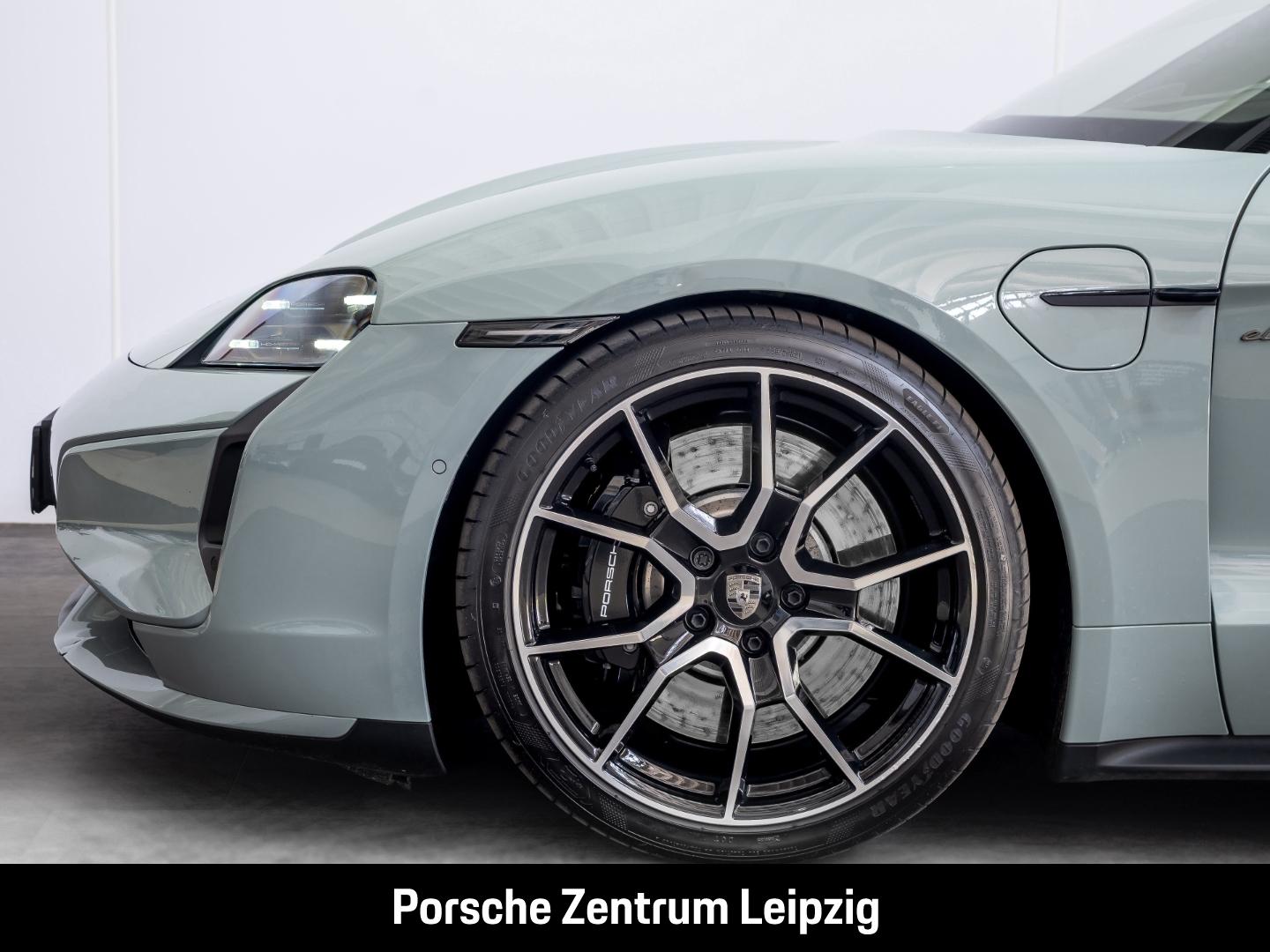 Porsche Taycan Turbo Burmester ActiveRide Nachtsicht
