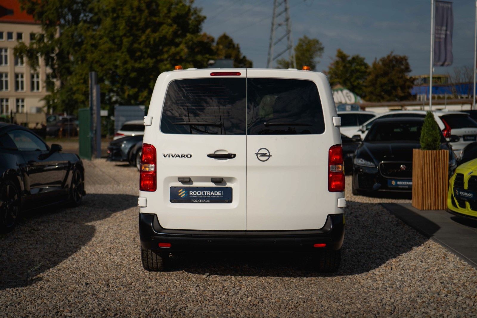 Fahrzeugabbildung Opel Vivaro Kombi S | 9 Sitze | Klima | DAB | TÜV NEU