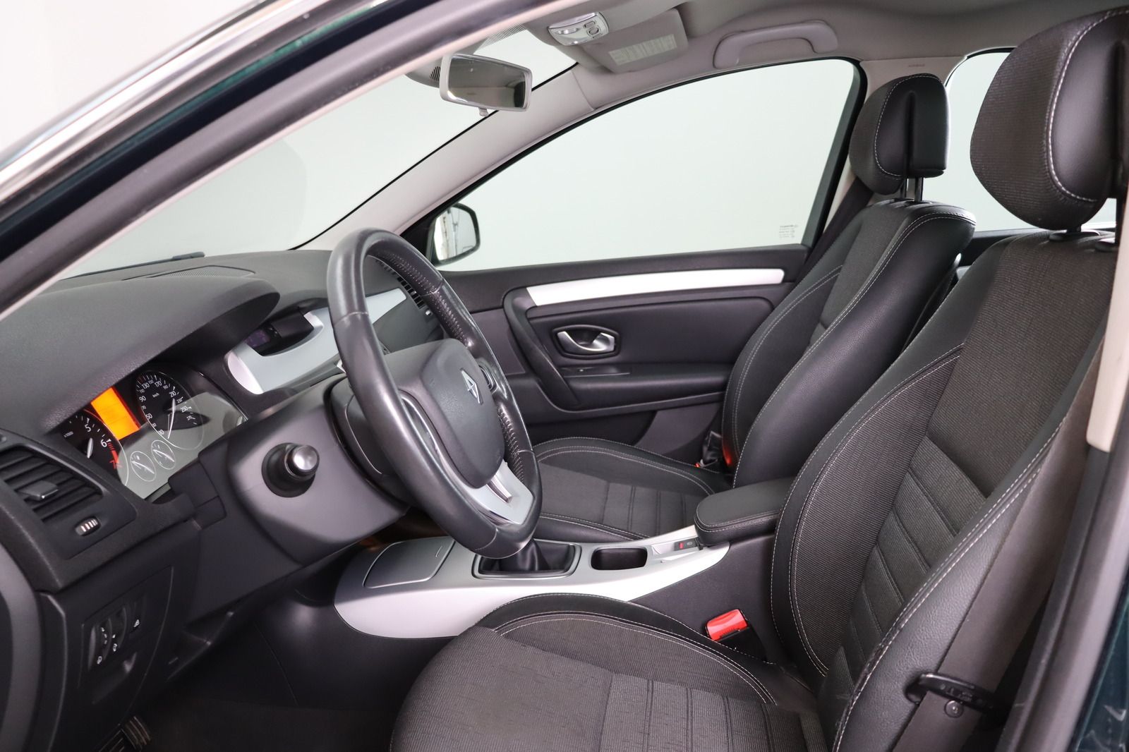 Fahrzeugabbildung Renault Laguna Dynamique 2.0 16V * HU/AU bis 07.26 * AHK