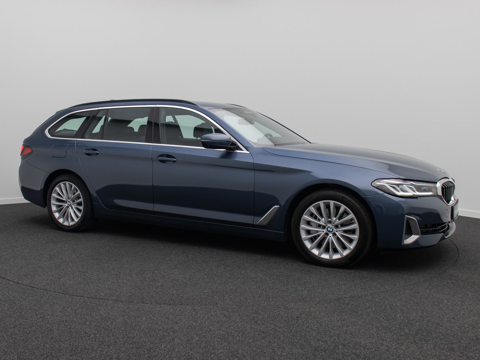 Fahrzeugabbildung BMW 530d LuxuryLine 360&deg;Laser HUD DAB H/K SoftCL AHK