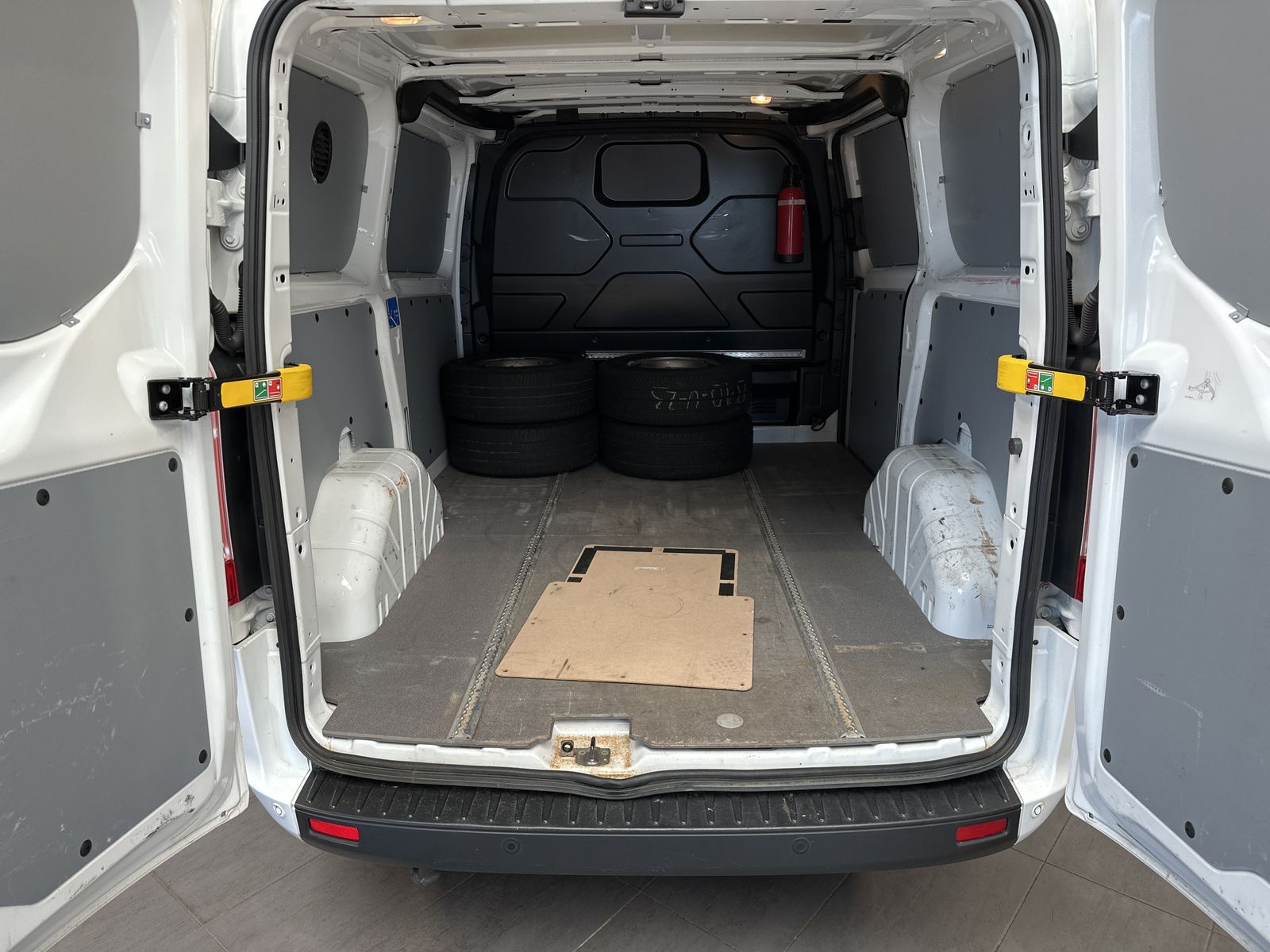 Fahrzeugabbildung Ford Transit Custom 300 L1H1 SHZ+PP+BLUETOOTH+1HD+DAB