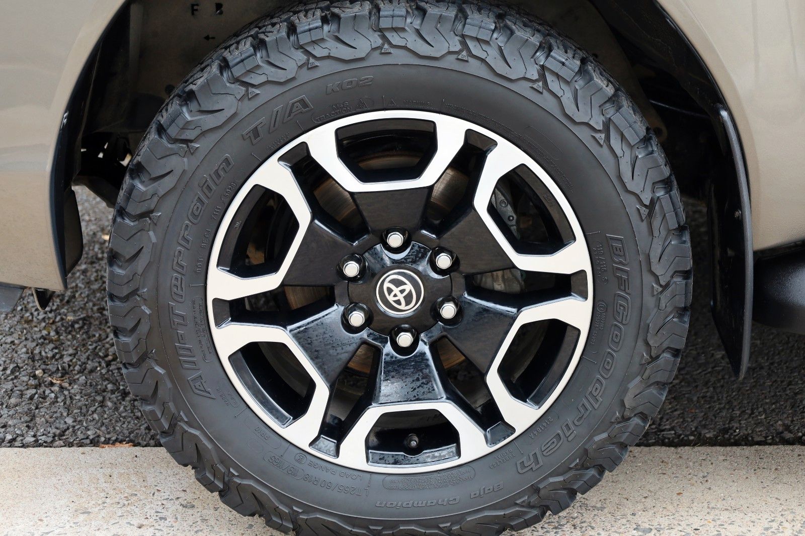 Fahrzeugabbildung Toyota Hilux 2.8 Executive 4x4,LED,Navi,Rollo,Kamer,AHK