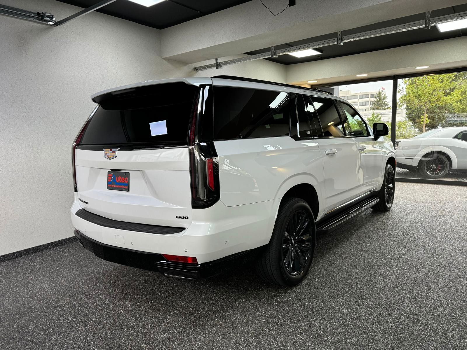 Fahrzeugabbildung Cadillac ESCALADE ESV SPORT 6.2 V8