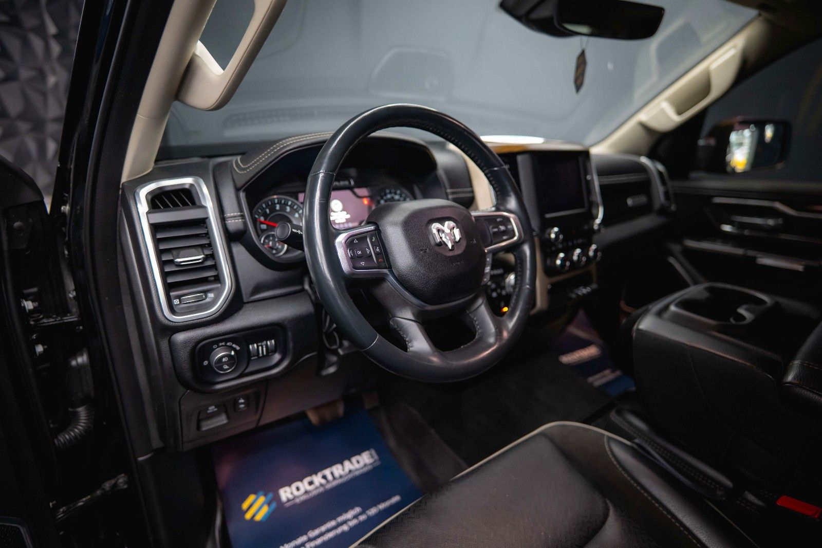 Fahrzeugabbildung Dodge RAM 5.7 V8 HEMI 4x4 LARAMIE Offroad Night LED