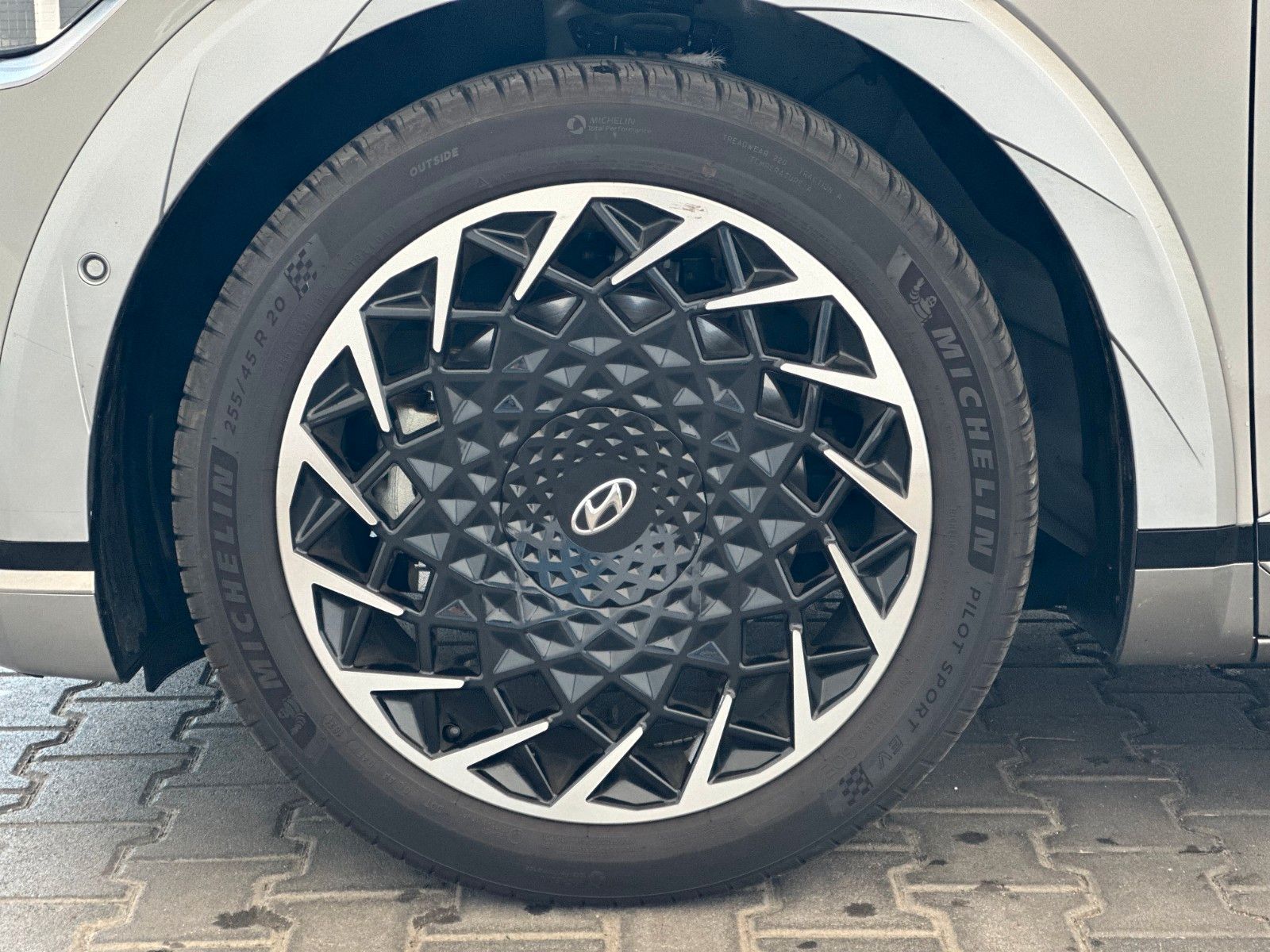 Fahrzeugabbildung Hyundai IONIQ 5 Uniq Elektro 72,6 kWh 217PS Bose!