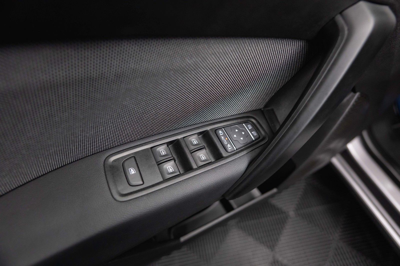 Fahrzeugabbildung Nissan Townstar Kombi L2 Tekna 7 Sitze *LED*Kamera*Navi