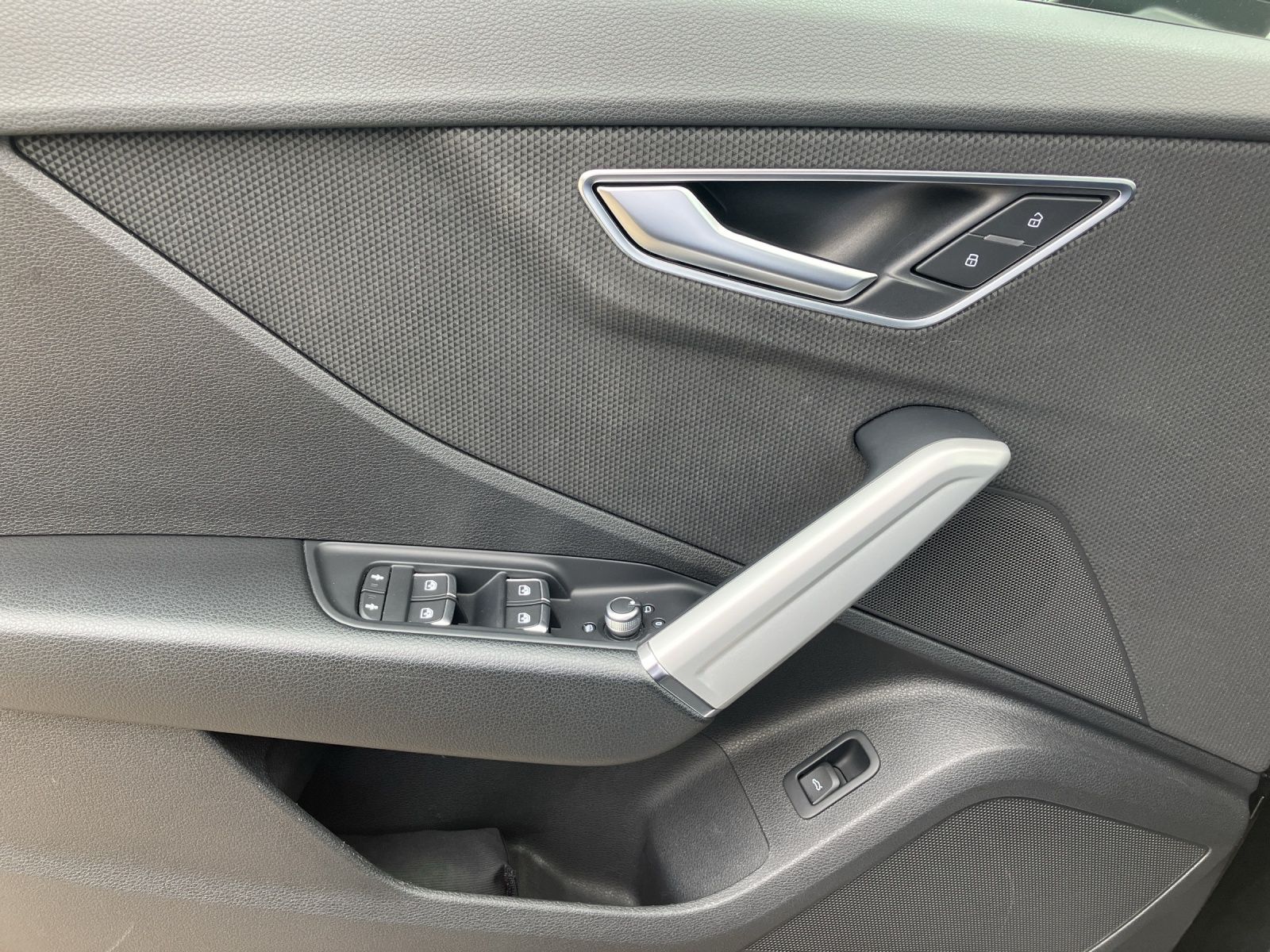 Fahrzeugabbildung Audi Q2 35 TFSI advanced S tronic LED Vorb AHZV