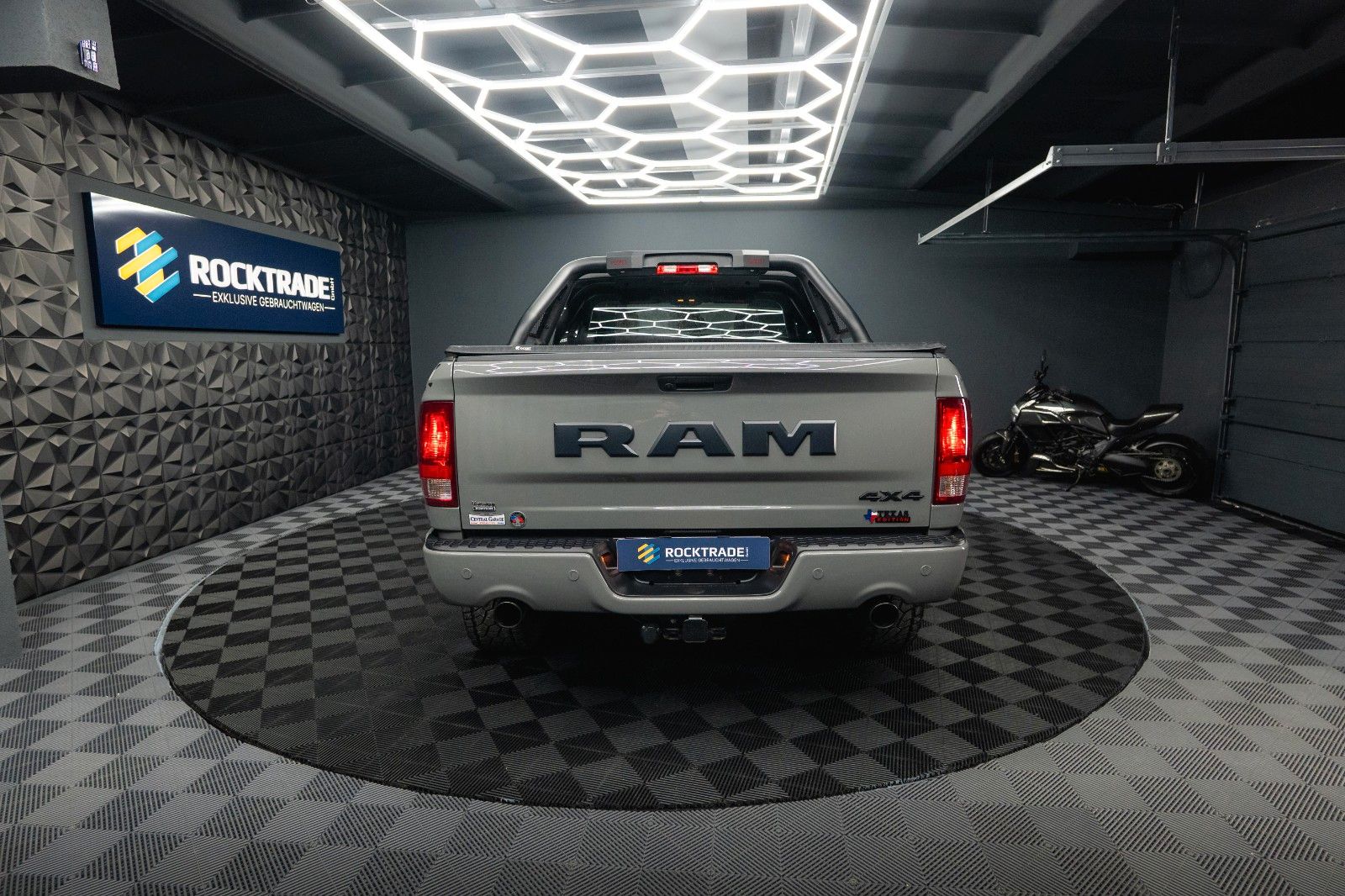 Fahrzeugabbildung Dodge RAM 5.7 V8 HEMI 4x4 OFFROAD Night-Paket *LED*AHK