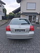 Toyota Avensis 2.0 D-4D - - Toyota Avensis in Bonn