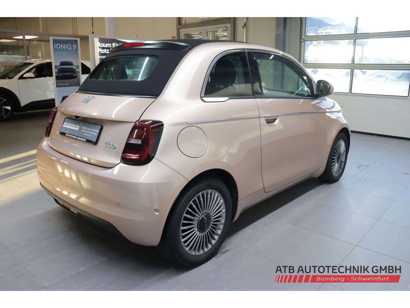 Fahrzeugabbildung Fiat 500e Cabrio 42kWh SOH 95,7% Komfort- und Stylepa
