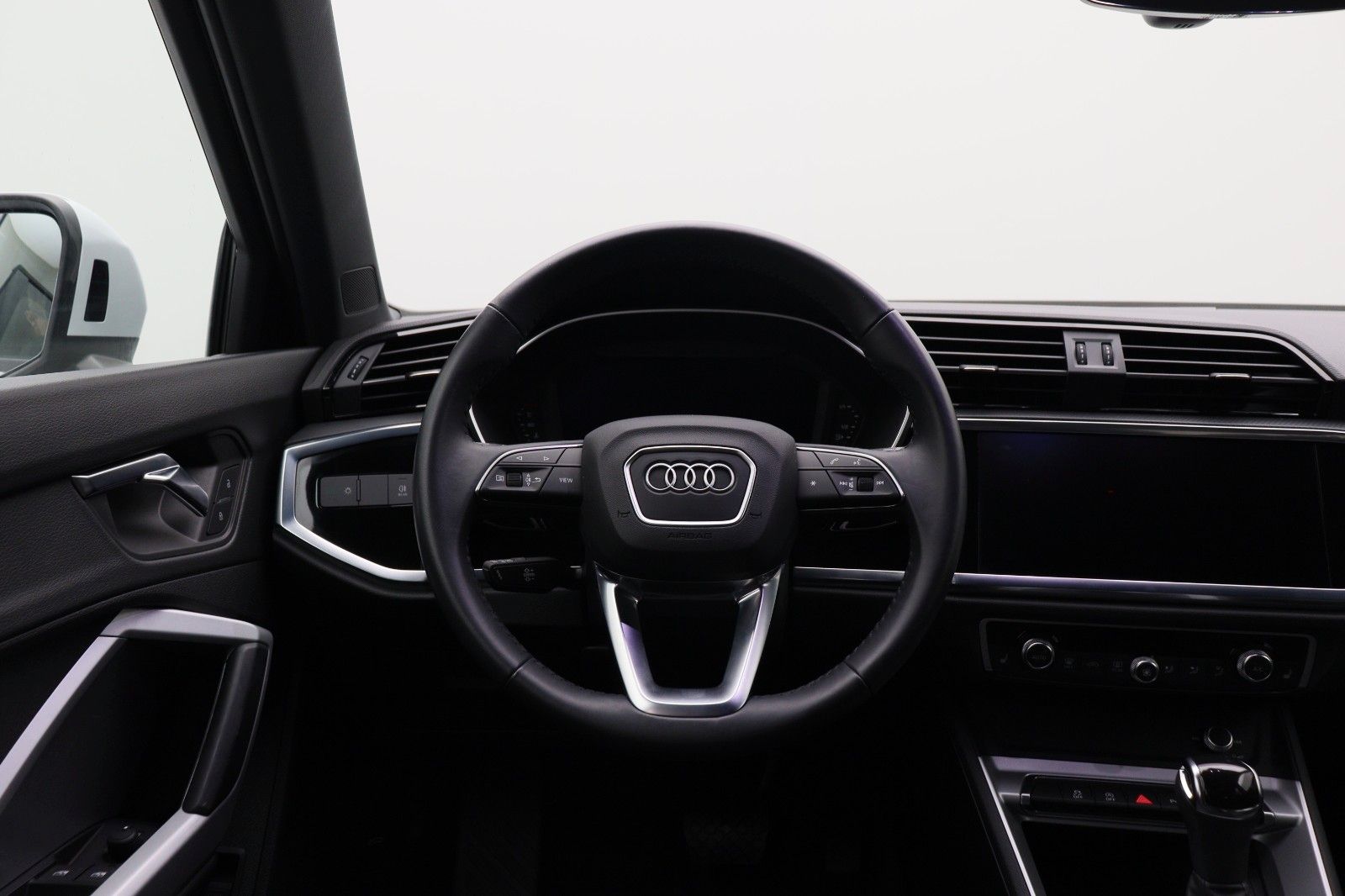Fahrzeugabbildung Audi Q3 1.5 TFSI 35 S-Line AHK NAVI VIRTUAL