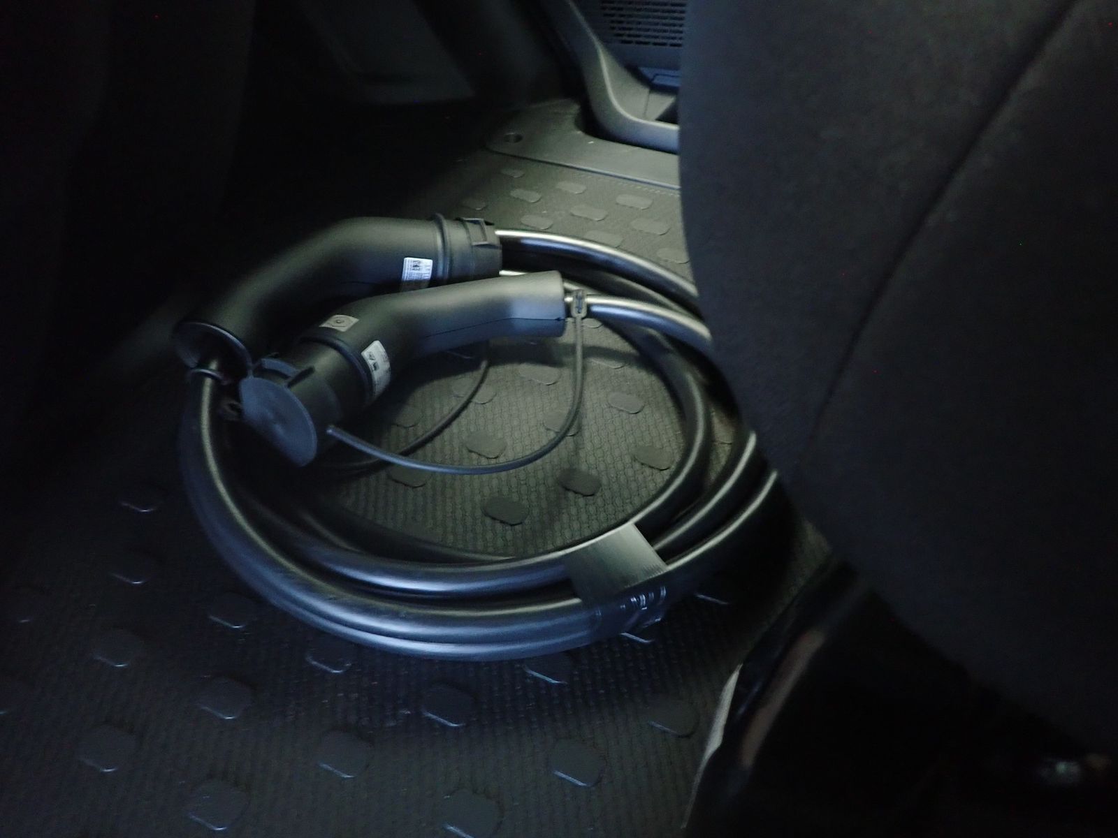 Fahrzeugabbildung Renault Trafic E-TECH 100% elektrisch Kastenwagen L1H1