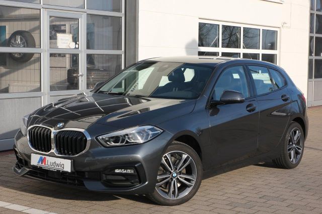 BMW 118i Sport Line NAVI RFK VOLL-LED SITZ-/LENKRADH