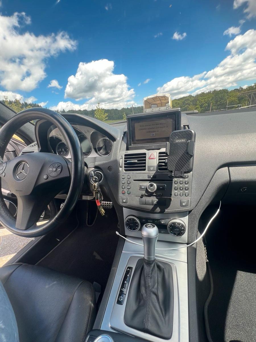 Mercedes-Benz C200 2009 — interior