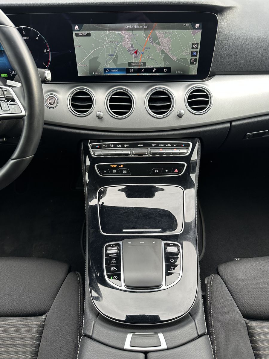 Fahrzeugabbildung Mercedes-Benz E 220d T Avantgarde NAV+LED+KAM+AHK+BURMEISTER