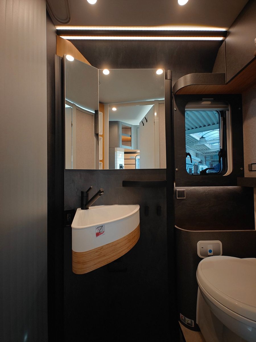 Fahrzeugabbildung HYMER / ERIBA / HYMERCAR VENTURE S 4x4 2026 by palmo