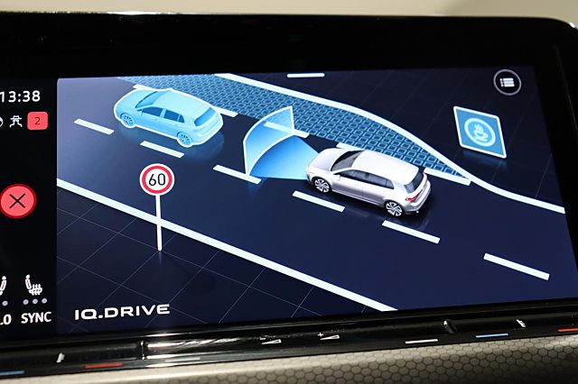 Golf GTI 2.0TSI DSG ACC KAMERA NAVI PANO SPORTFW