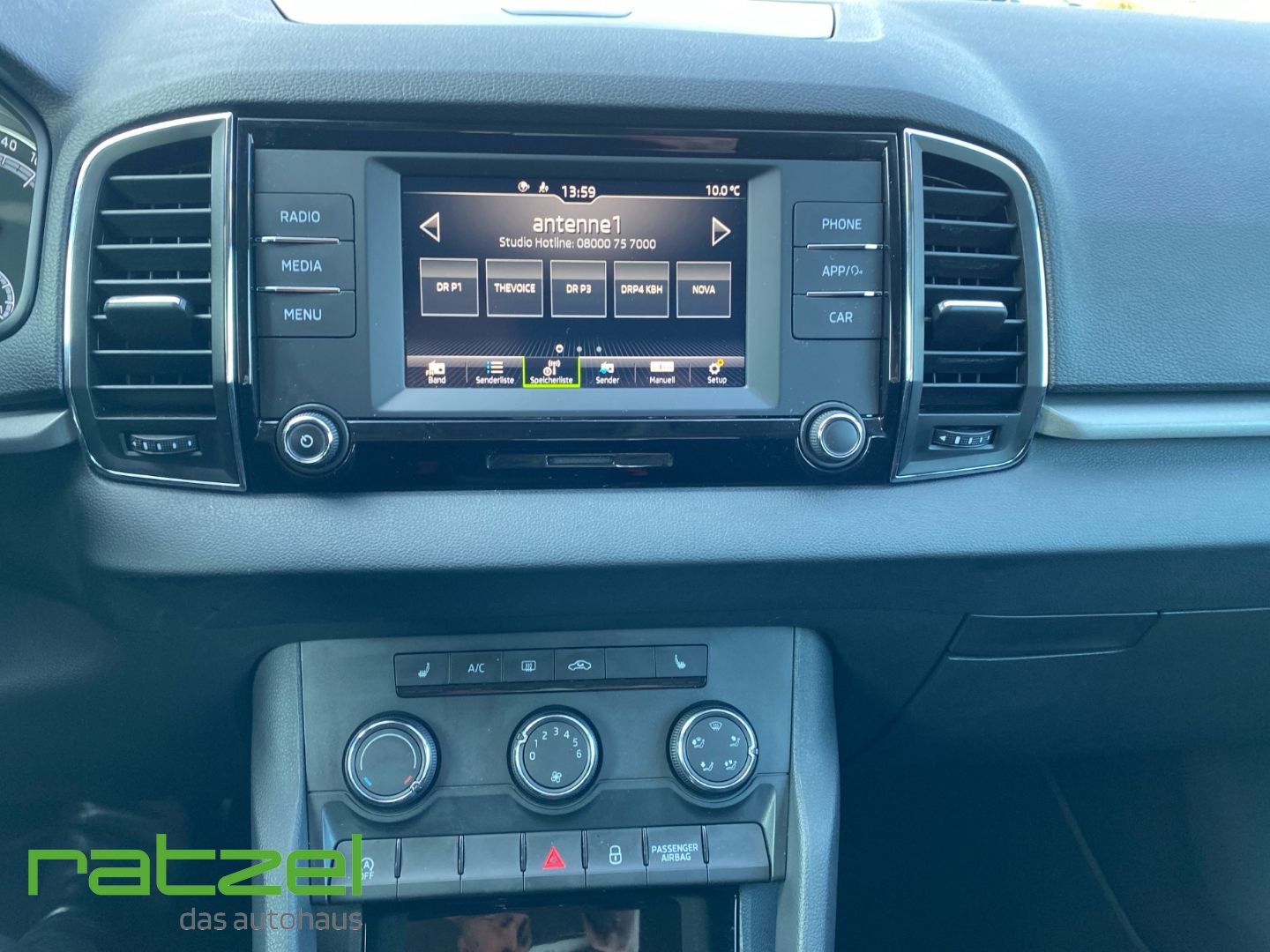 Fahrzeugabbildung SKODA Karoq 1.5 TSI Ambition LED DAB SHZ Spurwechselas